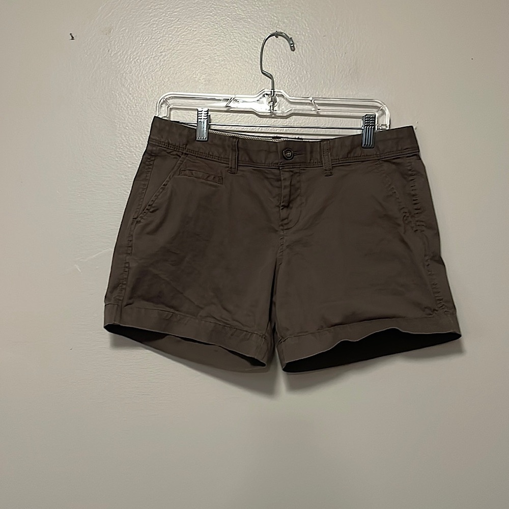 Brown Khaki old Navy shorts. Six 6